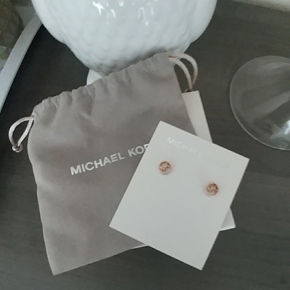 Michael Kors Jewelry - 💞NWT Michael Kors Earrings💞